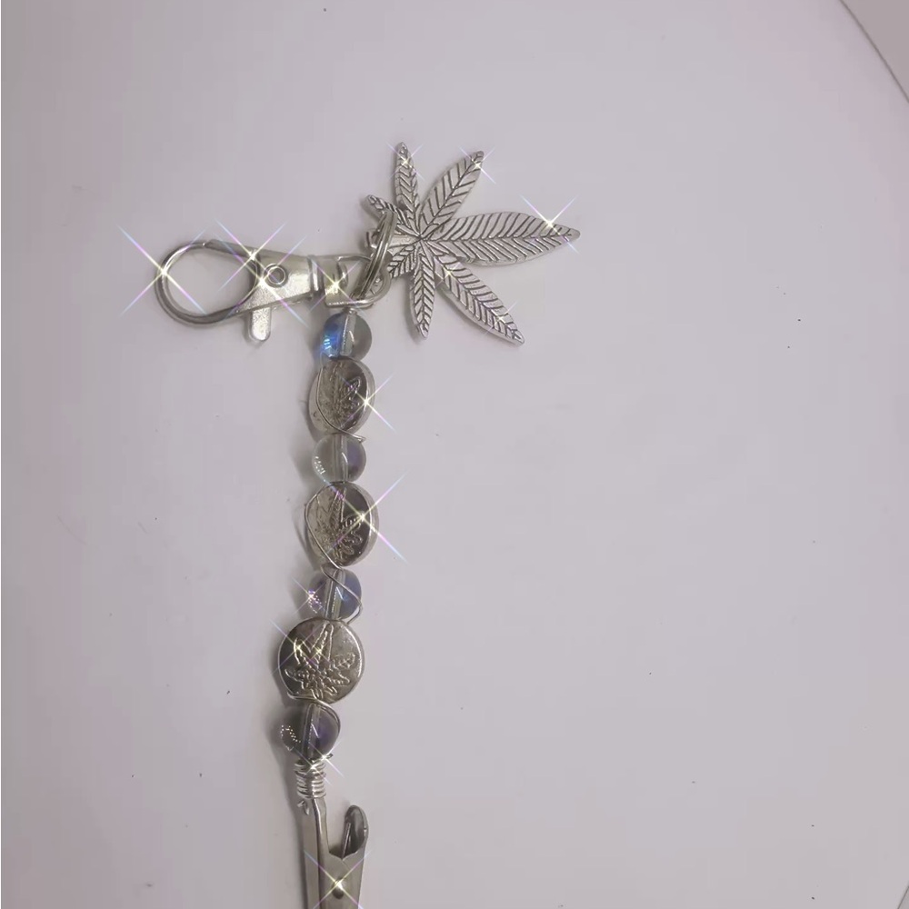 Stylish Silver Roach clip Leaf Keychain